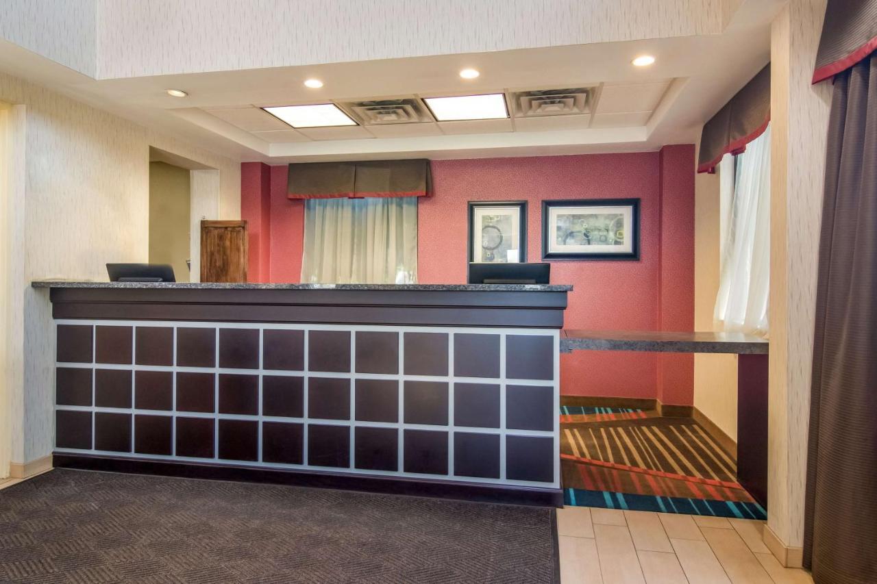 Best Western Dutch Valley Inn Нью-Филадельфия Экстерьер фото